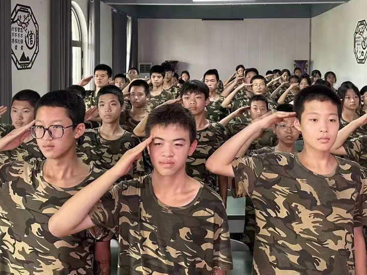 问题少年教育学校:青春叛逆期有哪些表现?
